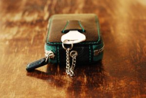 スクエア型ファスナーキーケース